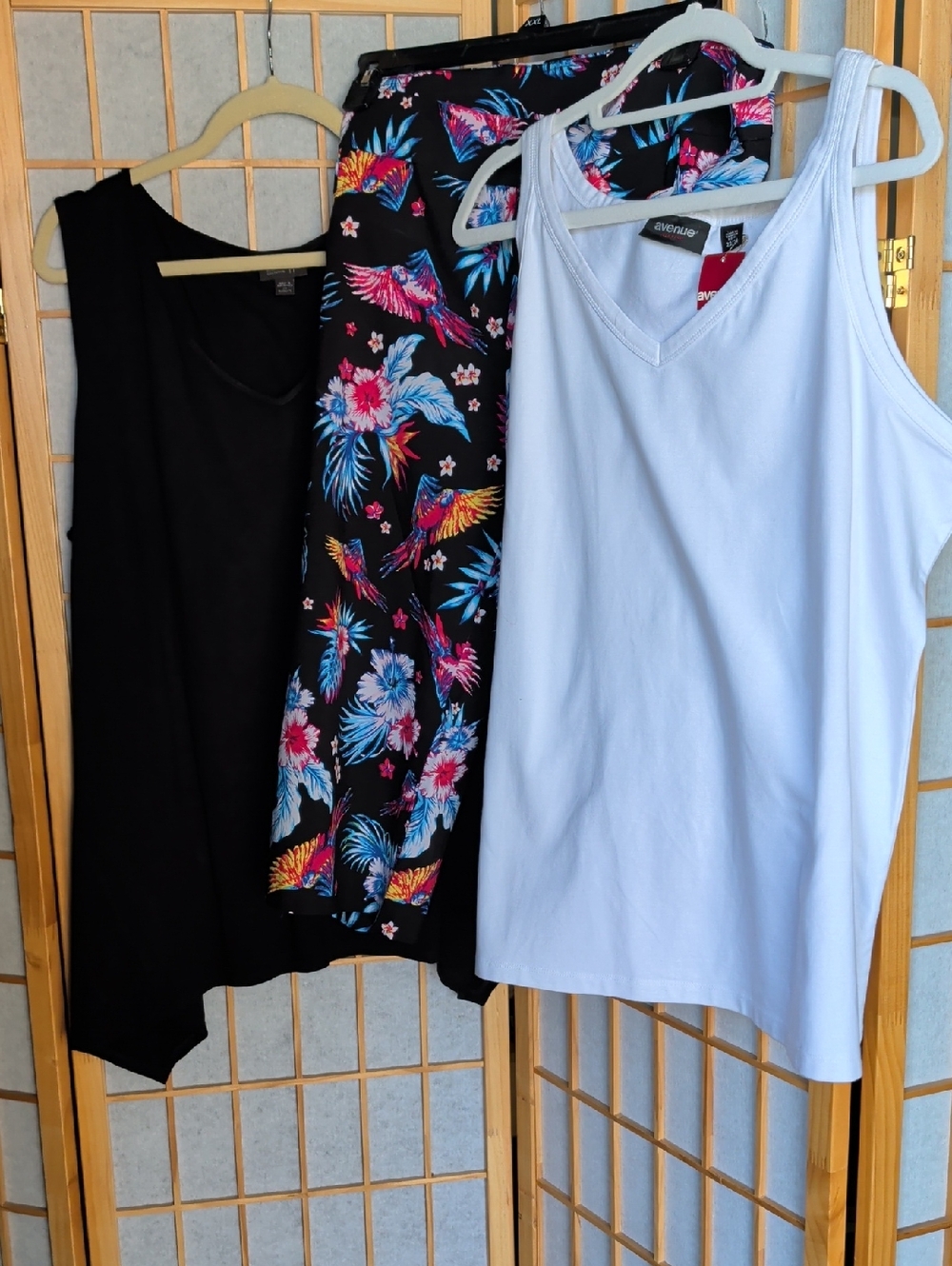 J•Jill Black and Avenue White Tank Tops with Tropical Print Capri Pants